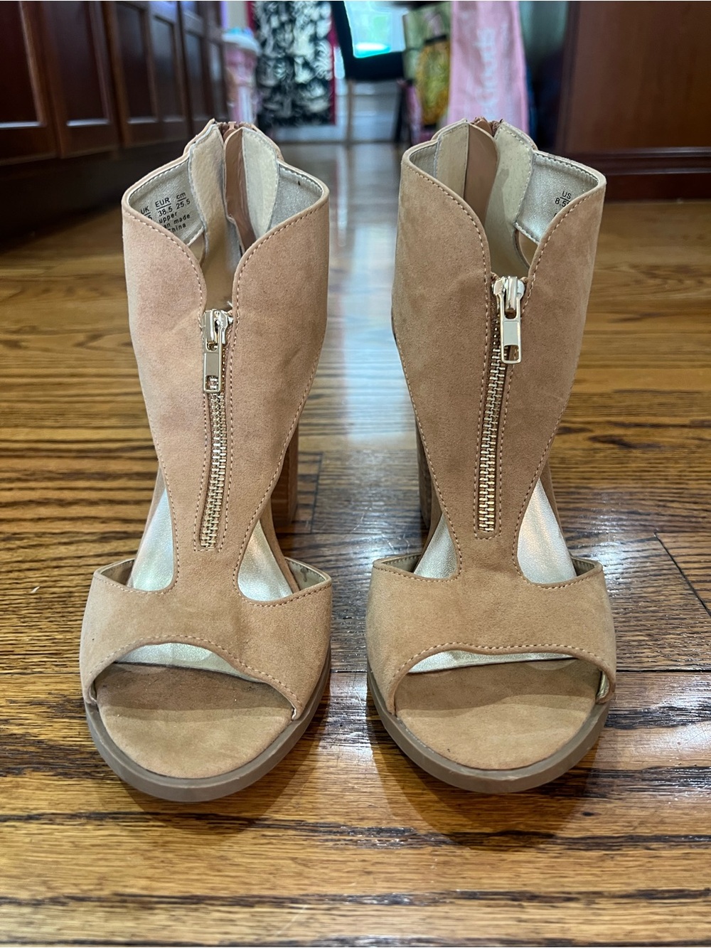 Carlos by Carlos Santana Jury Peep Toe Heeled Sandals in Doe Sz 8.5 Suede New